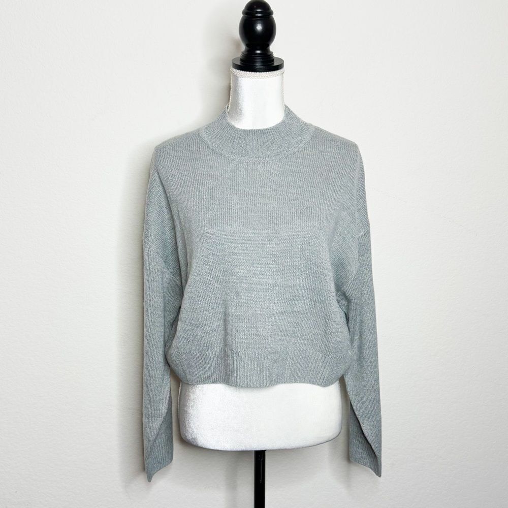 H&M Divided Women's Light Gray Cropped Knit Sweater Size MEd